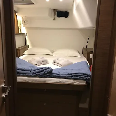 Fancy Sailing Úszó hotel Athén